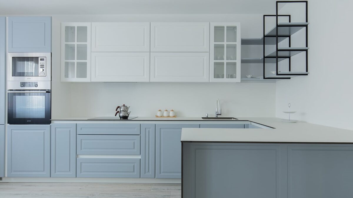 Traditional kitchen with a blue and white color scheme.